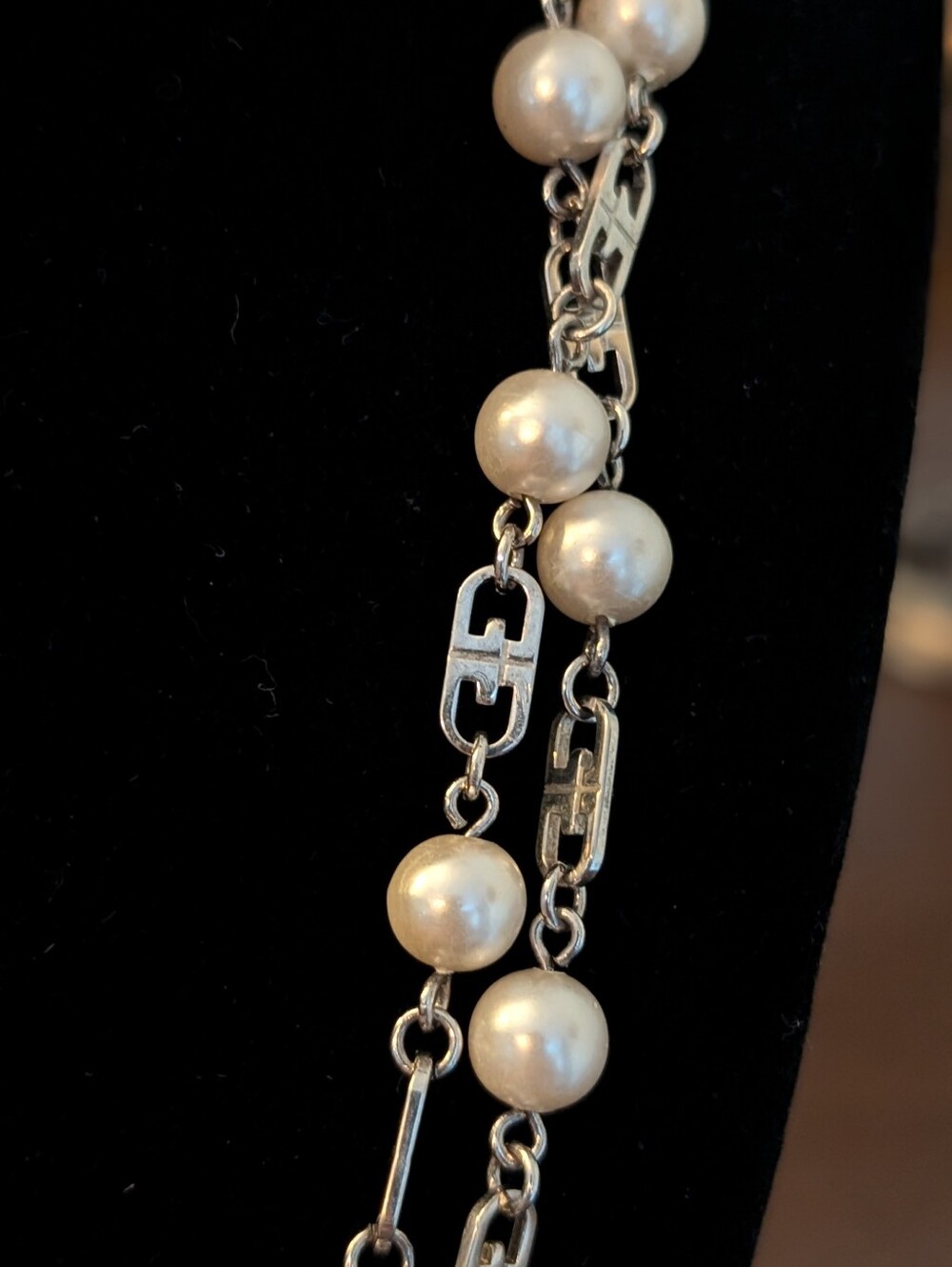 Elegant Infinity Faux Pearl Necklace with Silver Chain - Picture 6 of 8